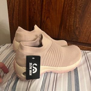 Slow Man Women’s Size 8.5 Pink Mesh Stretch Shoes, new with tag